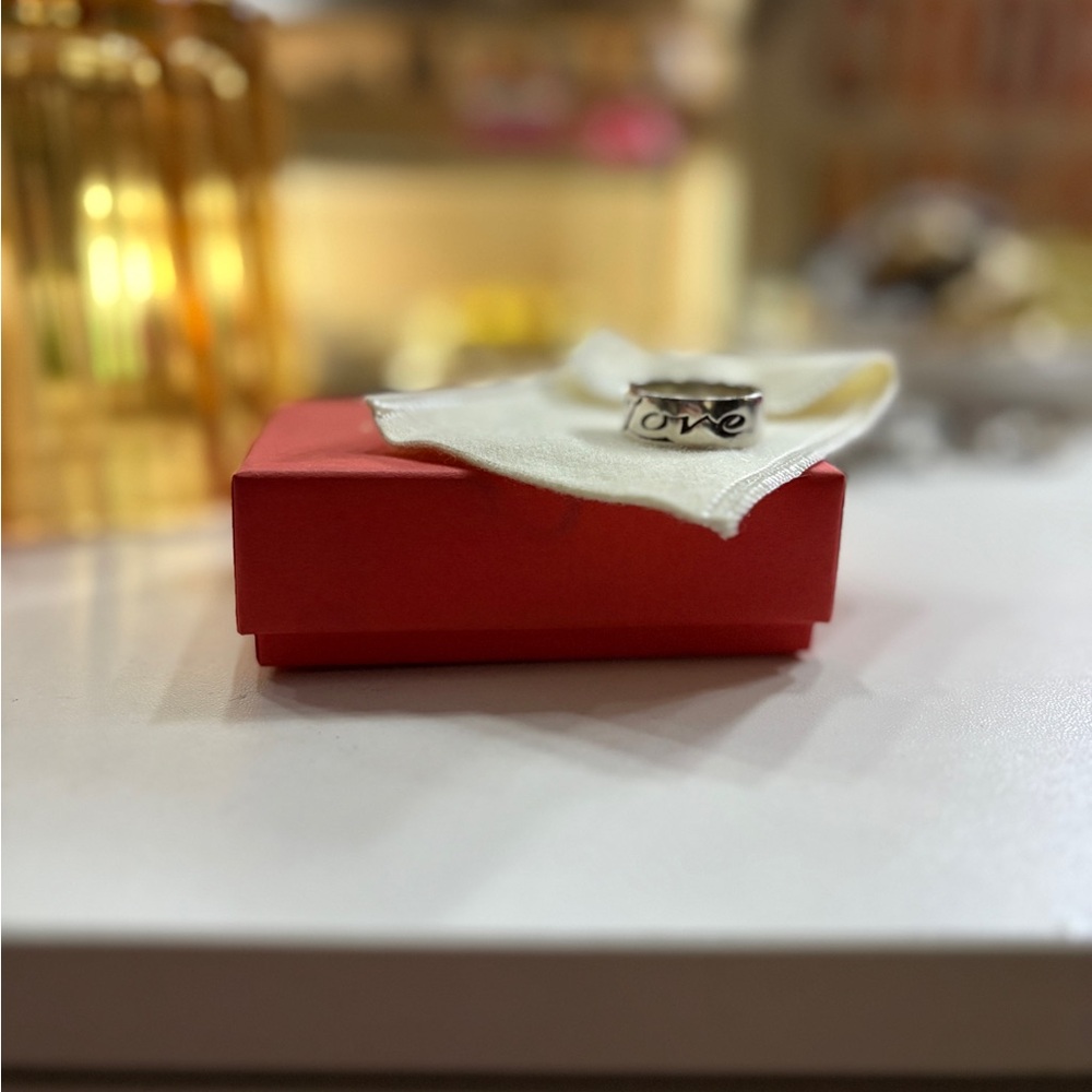 (Retired) James Avery Love ring